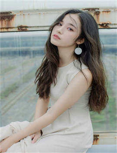 公车挺进她的花蜜
